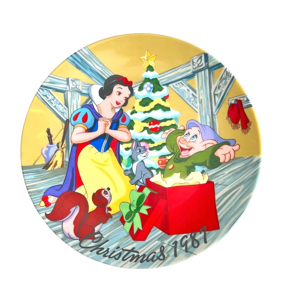 Walt Disney Snow White Dwarf Christmas 1987 Plate